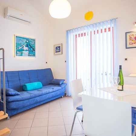 Apartment Zlatica By El-Pi Tours Malinska Kültér fotó