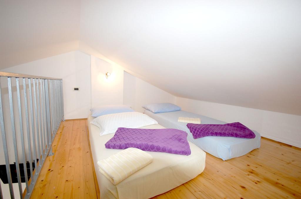 Apartment Zlatica By El-Pi Tours Malinska Kültér fotó
