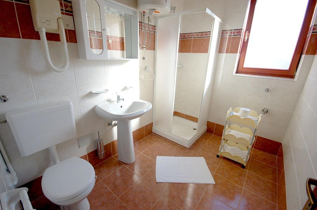 Apartment Zlatica By El-Pi Tours Malinska Kültér fotó